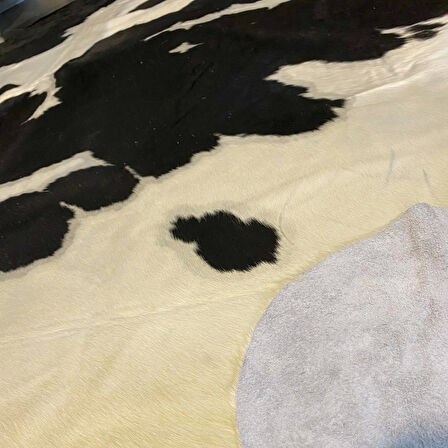 HAKİKİ DERİ DANA POSTU SİYAH - BEYAZ 230 x 280 - 0701000115