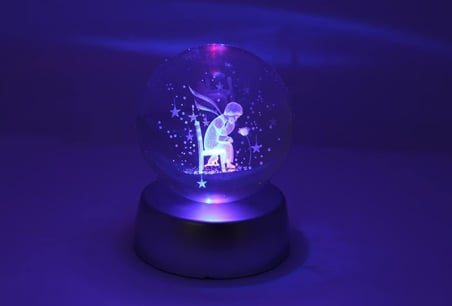 Küçük Prens Oturan Kristal Cam Küre Renk Değiştiren LED Işıklı Gece Lambası Dekoratif Hediyelik