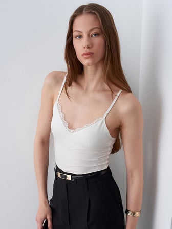 Dantelli V Yaka Askılı Kadın Crop Top Yazlık Günlük Üst