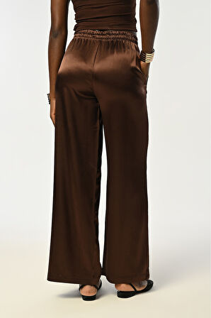 KADIN BELİ LASTİKLİ BOL PAÇA KAHVERENGİ RENK DÜZ SATEN PANTOLON