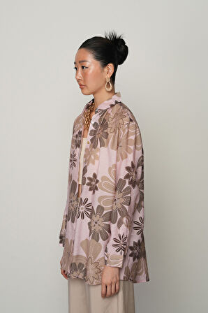 KADIN PUDRA RENK ÇİÇEK DESENLİ OVERSİZE KESİM GÖMLEK