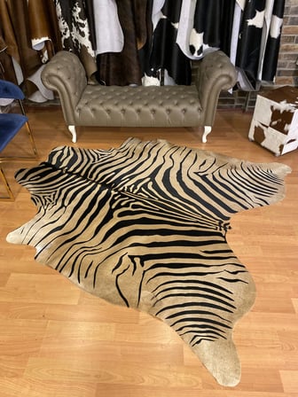 HAKİKİ DERİ DANA POSTU KAHVE ZEBRA BASKILI 195 x 220 cm - 2261101000012