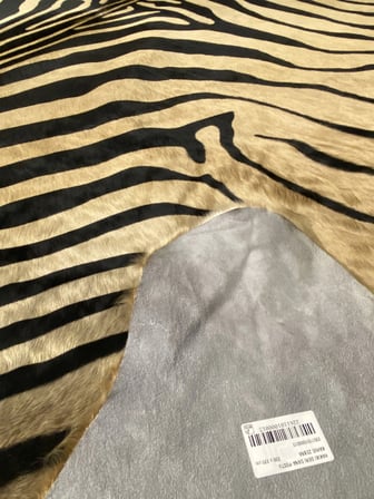 HAKİKİ DERİ DANA POSTU KAHVE ZEBRA BASKILI 230 x 220 cm - 2261101000013