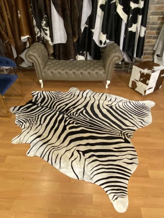 HAKİKİ DERİ DANA POSTU BEYAZ ZEBRA BASKILI 190 x 225 cm - 2261201000049