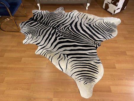 HAKİKİ DERİ DANA POSTU BEYAZ ZEBRA BASKILI 210 x 230 cm - 2261201000050