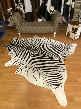 HAKİKİ DERİ DANA POSTU BEYAZ ZEBRA BASKILI 195 x 225 cm - 2261201000051
