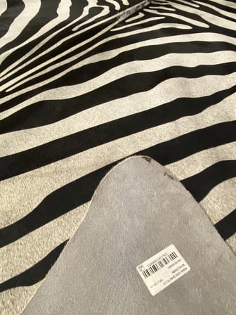 HAKİKİ DERİ DANA POSTU BEYAZ ZEBRA BASKILI 195 x 225 cm - 2261201000051