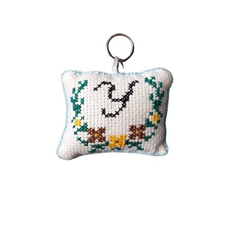 Uretti - Sibel 2453 8715 El Yapımı Y Harfi Kanaviçe Anahtarlık