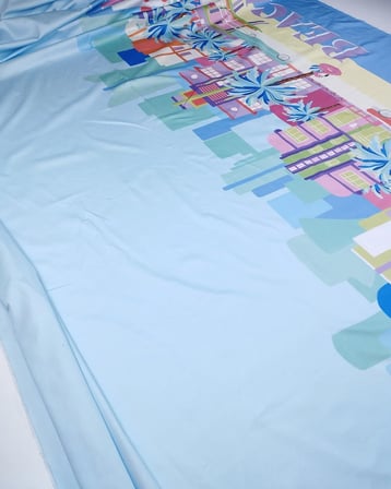 Mavi Üzeri Pembe Yeşil Sarı Renklerde Pamuk Saten Saten Dokuma Kumaş Elbiselik & Eteklik 140x150cm