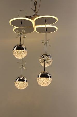 Şık Gümüş Kaplama 4lü Kristalize Yarım Küre Formu Yonca Tasarım Modern Led Avize