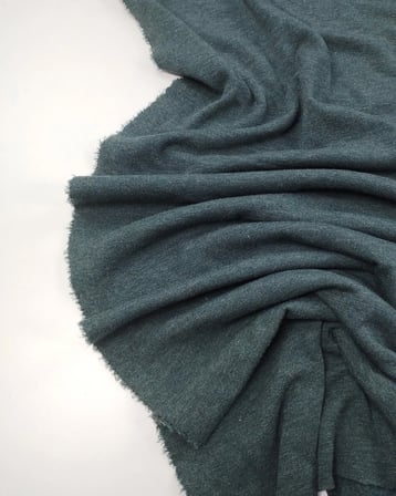 Koyu Zümrüt Yeşili Renkte Bir Yüzü Havlı Diagonel Geçişli Yumuşak İnterlok Örme Kumaş Hırkalık & Elbiselik En: 140cm