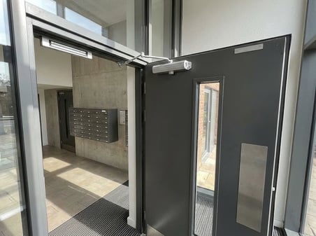 Hidrolik Kapı Kapatıcı – 45-65 kg Taşıma Kapasiteli – Ayarlanabilir Hızlı/Kapalı Konum – Otomatik Kapı Kapama Mekanizması – Hidrolik Sistemli Dayanıklı Kapı Hidroliği