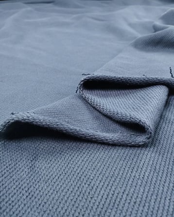Taşlanmış Lacivert Renkte Pamuklu Üç İp Örme Kumaş Eşofmanlık & Sweatshirtlük En: 200cm
