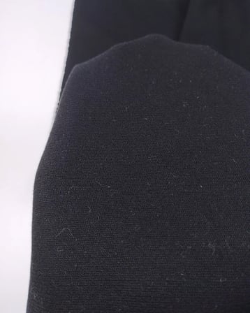 Siyah Renkte Esnek Yumuşak Sıkı Örgüde Diagonel Diz Yapmaz Örme Kumaş Hırkalık & Elbiselik En: 150cm