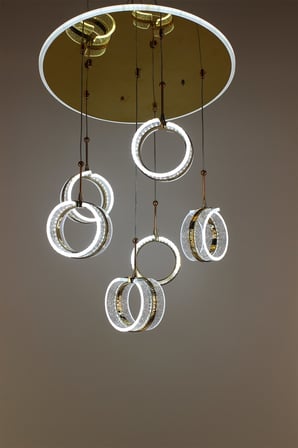 Gold Çemberli Seri Kelebekli Simli Kristal 6li 3 Renk Led Avize