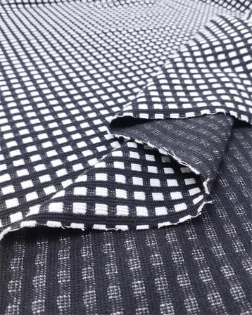 Siyah Beyaz Geometrik Desende Hayli Esnek Yumuşak Jakarlı Örme Kumaş Hırkalık & Kazaklık En: 160cm