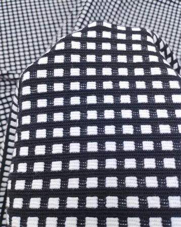 Siyah Beyaz Geometrik Desende Hayli Esnek Yumuşak Jakarlı Örme Kumaş Hırkalık & Kazaklık En: 160cm