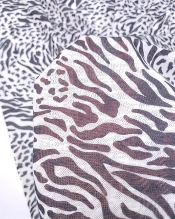 Siyah Beyaz Zebra Desende İncecik Tiril Tiril Triko Örme Kumaş Hırkalık & Kazaklık En: 150cm