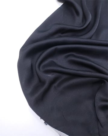 Siyah Renkte İnce Tiril Tiril Bir Viskonlu Hafif Parlak Şıık Dokuma Kumaş Elbiselik & Gömleklik 130x250cm