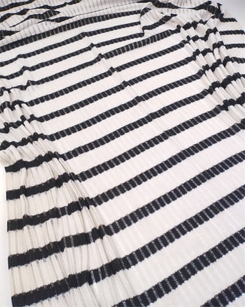 Siyah Ekru Renklerde İncecik Tiril Tiril Triko Örme Kumaş Hırkalık & Kazaklık 140x200cm