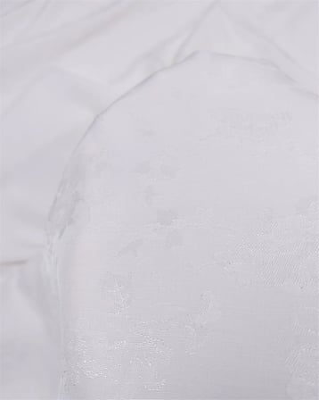 Beyaz Üzeri Jakarlı Çiçek Desenli İnce Dökümlü Saten Viskon Kumaş Elbiselik & Eteklik En: 150cm