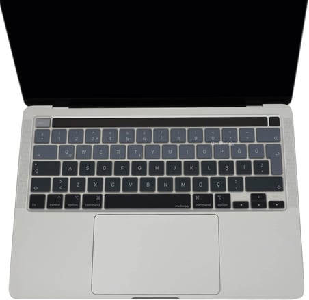 MacBook Pro Türkçe Q Klavye Koruyucu Silikon – Touch Bar Uyumlu – 13 inç A2251 A2289 A2338 (M1/M2) – 16 inç A2141 – İnce Siyah Gri