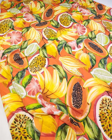 %85 Rayon %15 Elastan İnce Esnek Sandy Benzeri Jarse Turuncu Üzeri Meyve Desenli Kumaş Elbiselik & Bluzluk 130x240cm