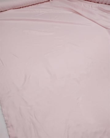 Açık Tatlı Bir Pembe Renkte Dökümlü Akışkan Serin Hissiyatta Saten Viskon Kumaş Elbiselik & Eteklik En: 140cm