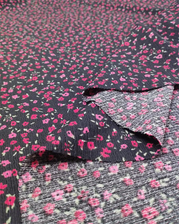 Siyah Üzeri Kırmızı Pembe Yeşil Çiçekli İnce Yumuşak Bürümcüklü Jarse Kumaş Elbiselik & Bluzluk 135x200cm