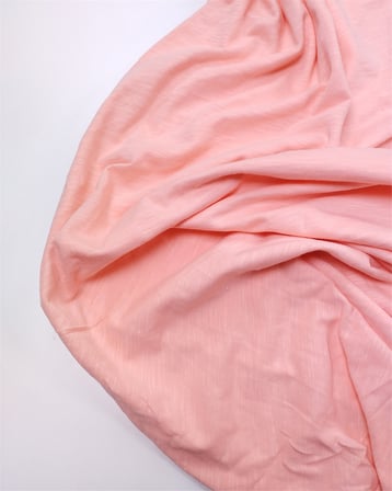 Açık Pembe İle Somon Arası Renkte İnce Yumuşak Flamlı Süprem Penye Kumaş Tişörtlük & Elbiselik En: 180cm