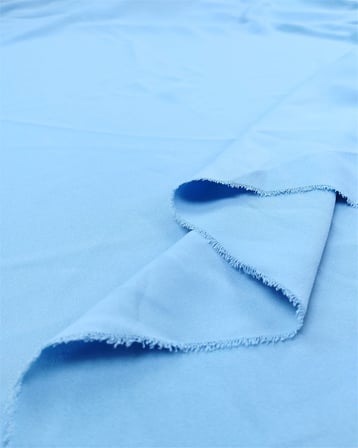 Açık Mavi Renkte 175gr/M2 Dökümlü Yumuşak Varna Krep Kumaş Elbiselik & Bluzluk 150x225cm