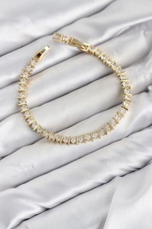 CM Şerit Model Zirkon Taşlı VIP Seri Gold Renk Pirinç Kadın Bileklik