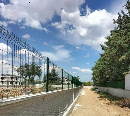 120'Lik Panel Çit Takım 2.5 Mt + 1 direk Avantaj paket Yeşil Renk