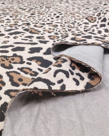 Bej Siyah Kahve Leopar Desenli Dolgun Esnek Jakarlı Örme Kumaş Hırkalık & Kazaklık 160x220cm