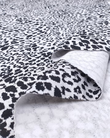 Siyah Gri Desenli Dolgun Esnek Jakarlı Örme Kumaş Hırkalık & Kazaklık 160x110cm