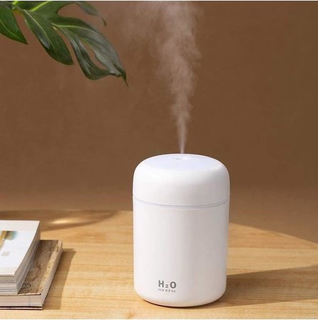 300 ml Mini USB Hava Nemlendirici ve Buhar Makinesi - LED Işıklı Taşınabilir Koku Giderici Masaüstü Difüzör, Ev, Ofis ve Araç İçi Nemlendirici
