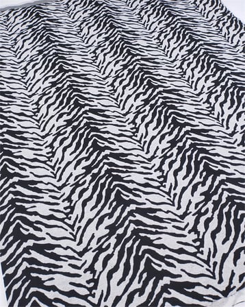 Siyah Gri Desenli Dolgun Esnek Jakarlı Örme Kumaş Hırkalık & Kazaklık 160x100cm