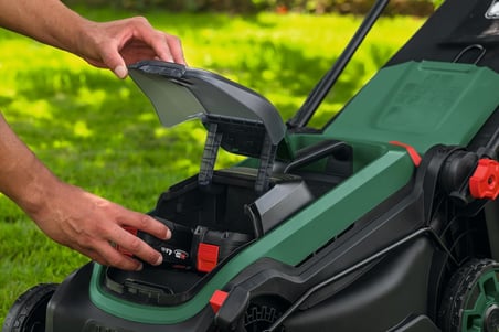 Bosch Rotak 18V-38 (2x 4.0Ah, Çift Akü) Çim Biçme Makinesi