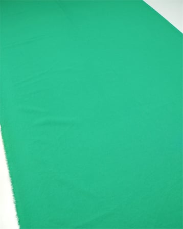 Çimen Yeşili İnce Dökümlü İç Göstermeyen Krep Benzeri Dokuma Kumaş Elbiselik & Bluzluk 150x200cm