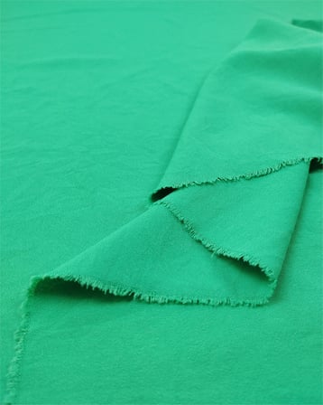 Çimen Yeşili İnce Dökümlü İç Göstermeyen Krep Benzeri Dokuma Kumaş Elbiselik & Bluzluk 150x200cm