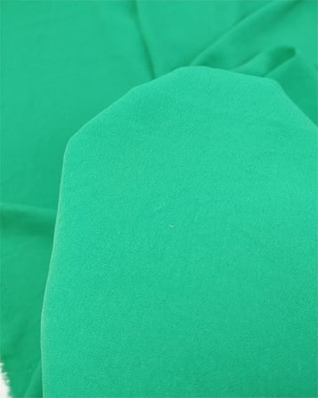 Çimen Yeşili İnce Dökümlü İç Göstermeyen Krep Benzeri Dokuma Kumaş Elbiselik & Bluzluk 150x200cm
