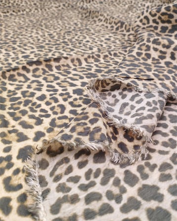 Taşlanmış Leopar Desenli Ayrobin Kumaş Gömleklik & Elbiselik 140x125cm