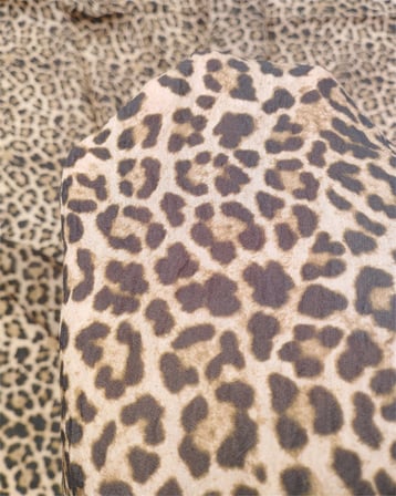 Taşlanmış Leopar Desenli Ayrobin Kumaş Gömleklik & Elbiselik 140x125cm