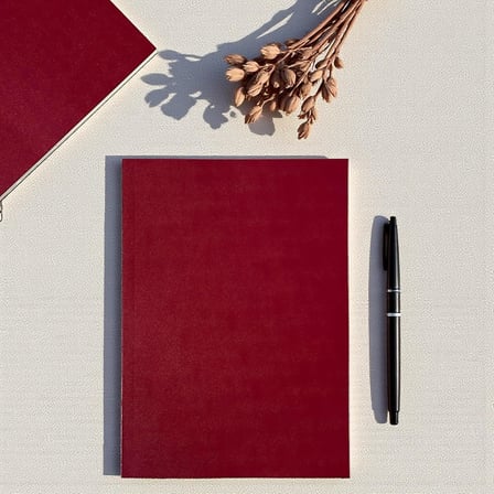 Fark Tanıtım Çizgisiz Not Defteri – 64 Yaprak, 90 gr Ivory Kağıt, Amerikan Ciltli Not Defteri, Ofis ve Günlük Kullanım İçin İdeal (Bordo, A5 (14,8cm x 21cm))