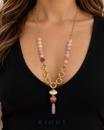 RiODY Rosée de Venise Doğal Taşlı Pastel Tonlu Bordo Uçlu Altın Renk Halkalı Uzun Kadın Kolye