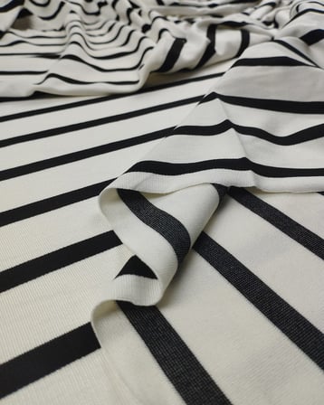 Ekru Siyah Enine Çizgili Dökümlü Esnek Viskonlu İnterlok Örme Kumaş Elbiselik & Bluzluk 180x90cm