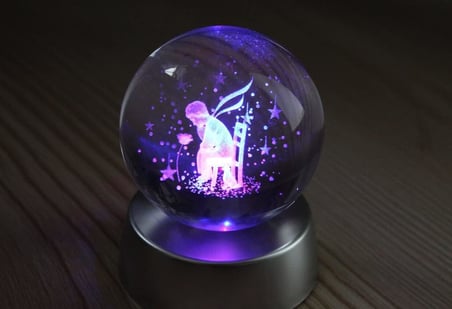 Küçük Prens Oturan Kristal Cam Küre Renk Değiştiren LED Işıklı Gece Lambası Dekoratif Hediyelik