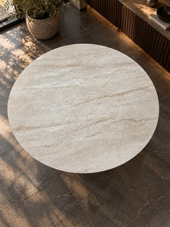 IMOBSAN Traverten Desenli Yuvarlak Masa 90x80 cm – %100 MDF Vizon Bej Ayaklı