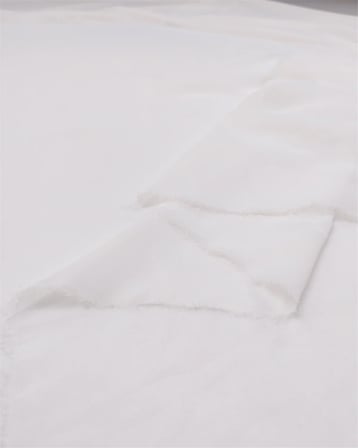 Kırık Beyaz Krep Şifon Kumaş Elbiselik & Bluzluk 140x350cm