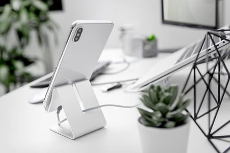 Alüminyum akıllı telefon/tablet standı, 10 inçe kadar, gümüş